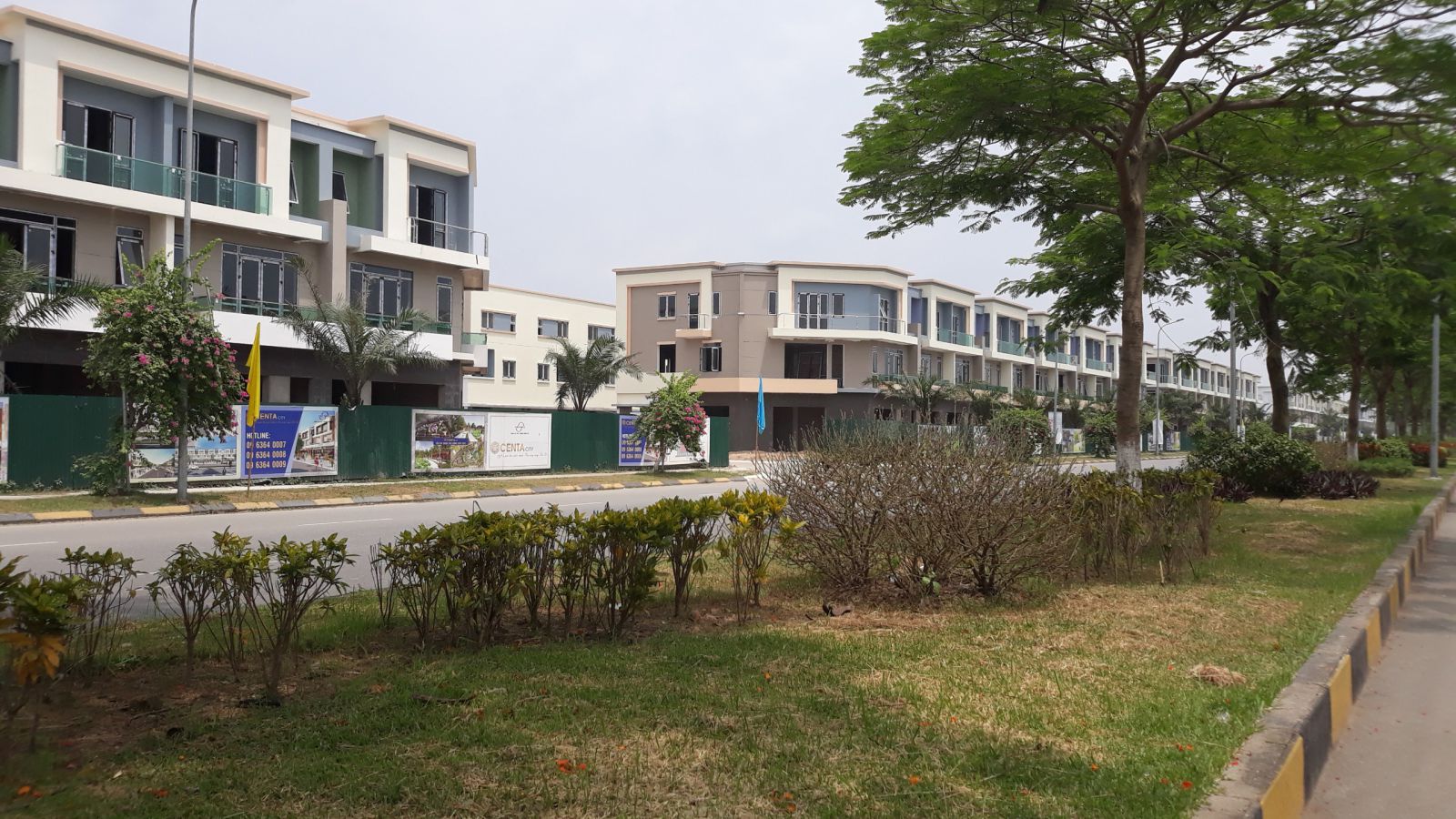 Cần bán gấp 1 căn  nhà mặt phố dự án Centa City  Vsip Từ Sơn giá chỉ 16.5 triệu/m2 kinh doanh ngay